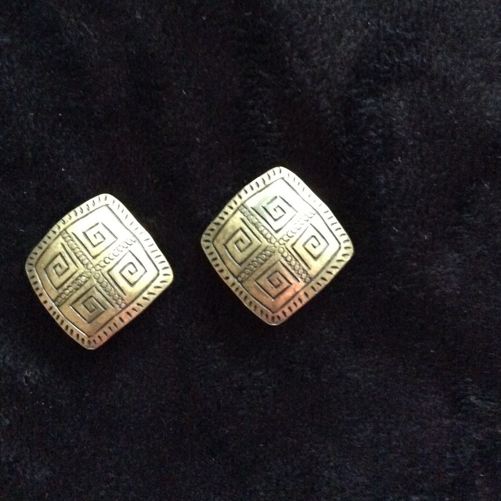 Chico’s brassy color earrings